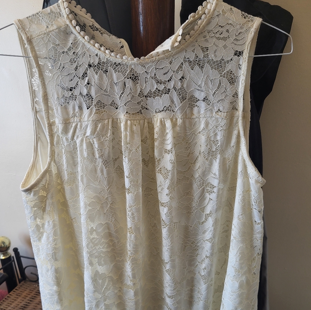 Lace, sleeveless blouse